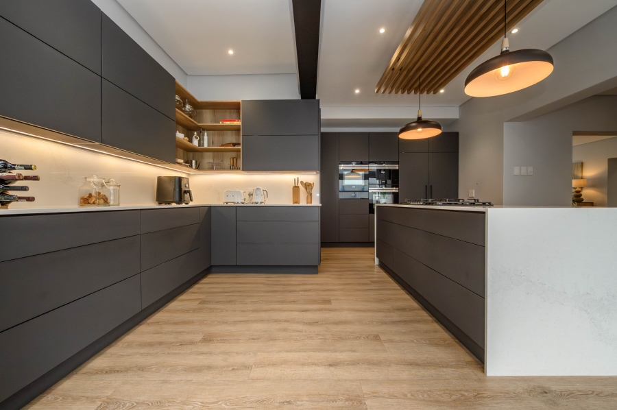 4 Bedroom Property for Sale in Summerstrand Eastern Cape